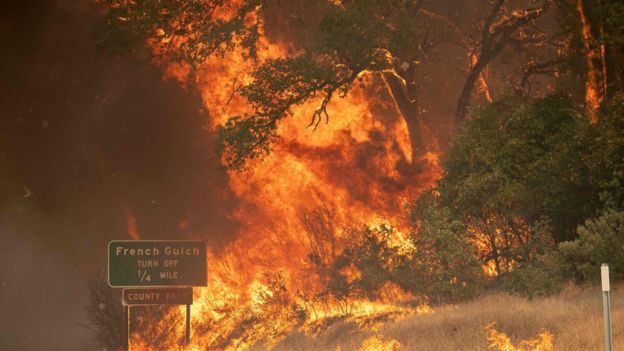 "огненный торнадо" в Калифорнии