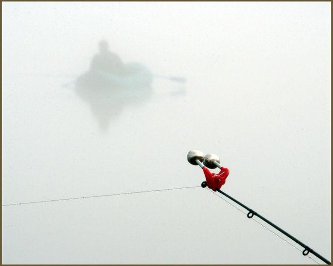 Туман на рыбалке на реке Озерна