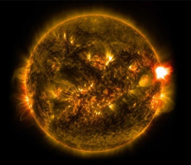 Если Солнце "погаснет", то через какое время жители Земли это заметят?