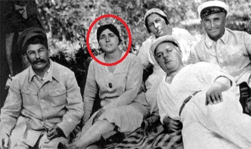 семья Иосифа Сталина, причины самоубийства Надежды Аллилуйевой