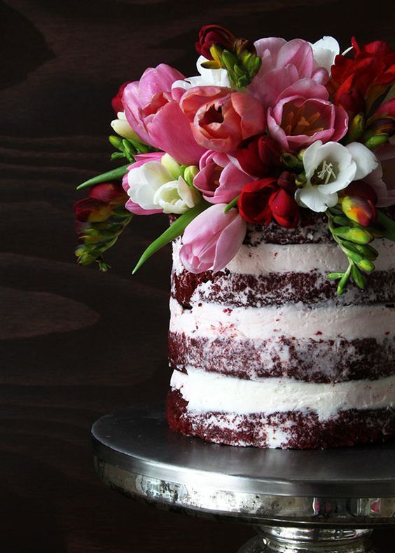 голый торт с цветами из гумпасты