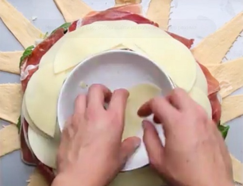 слоеный пирог с беконом и сыром сыр