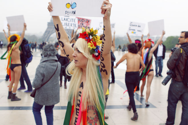 «Femen» фотографии активисток, чего добивается движение«Femen»