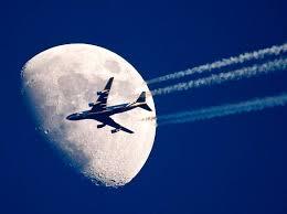 самолет и луна,полет на луну на самолете