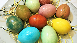Какими натуральными средствами можно покрасить яйца на Пасху