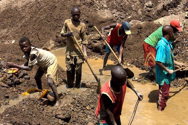 Дети в Конго добывают кобальт для Apple