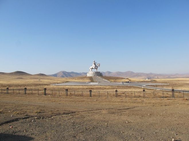 Монумент Чингисхану в Монголии.