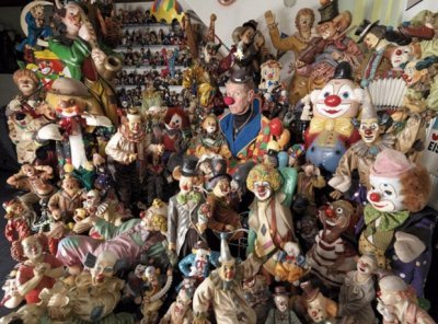 Кто коллекционирует клоунов? Почему их? Что людей тянет к таким статуэткам?