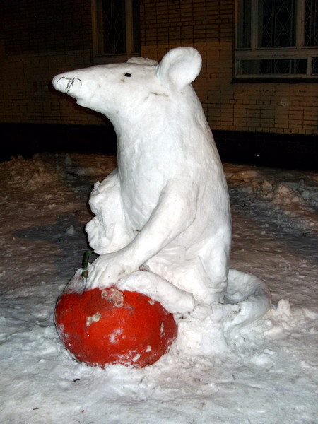 слепить мышь, крысу из снега