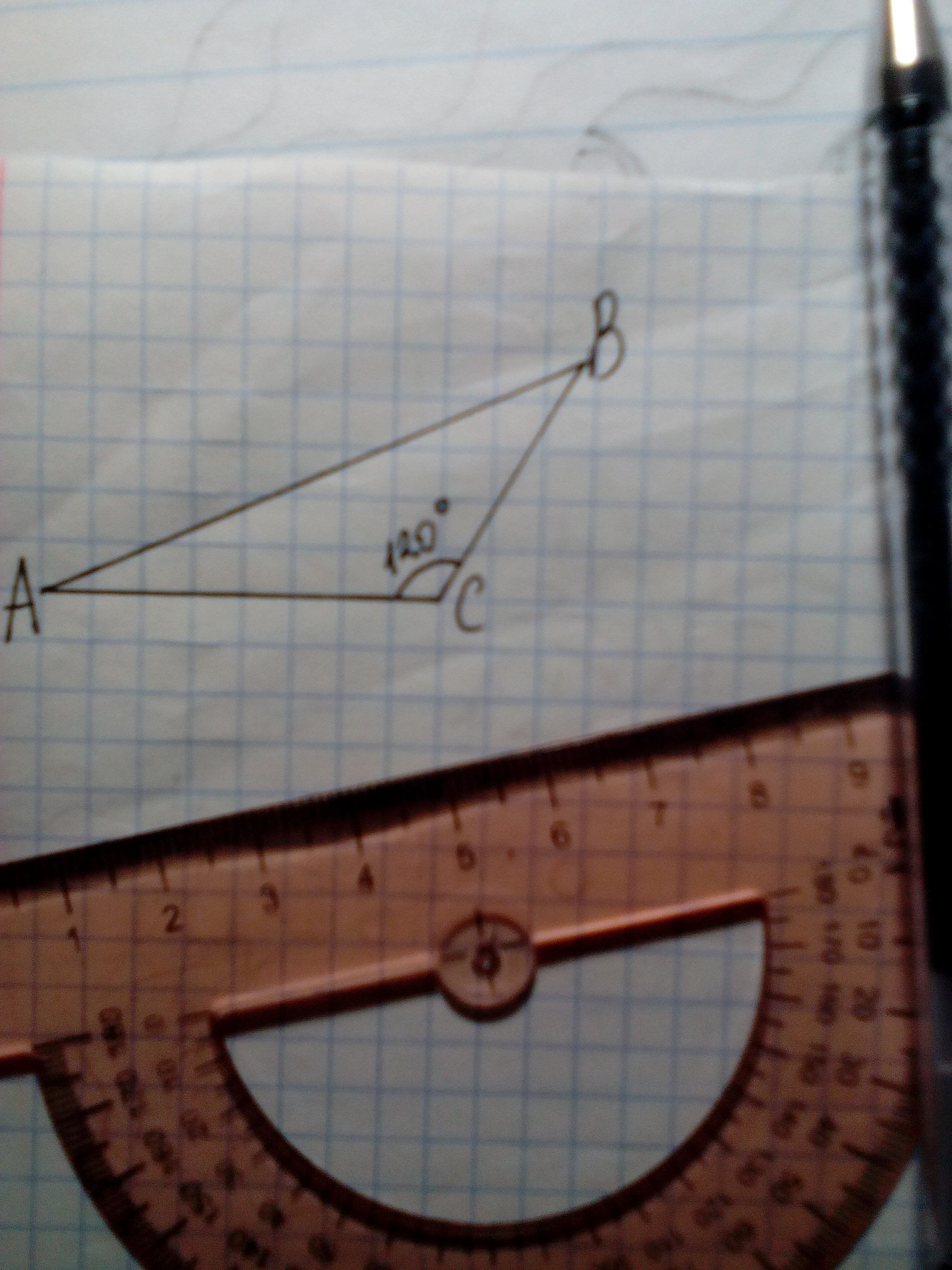 Начертите какой нибудь. Градусная мера тупоугольника. Градусная мера тупоугольного треугольника. Тупоугольный треугольник транспортир. Угол 120 градусов.