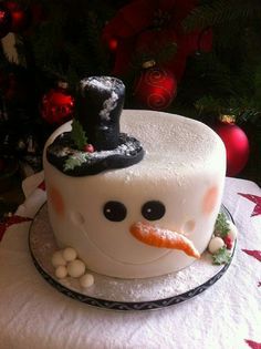 снеговик из торта
