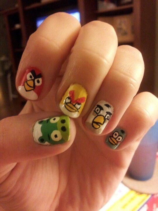 рисунок на ногтях  Angry Birds