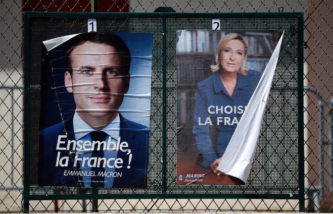 Плакаты Макрон и Ле Пен