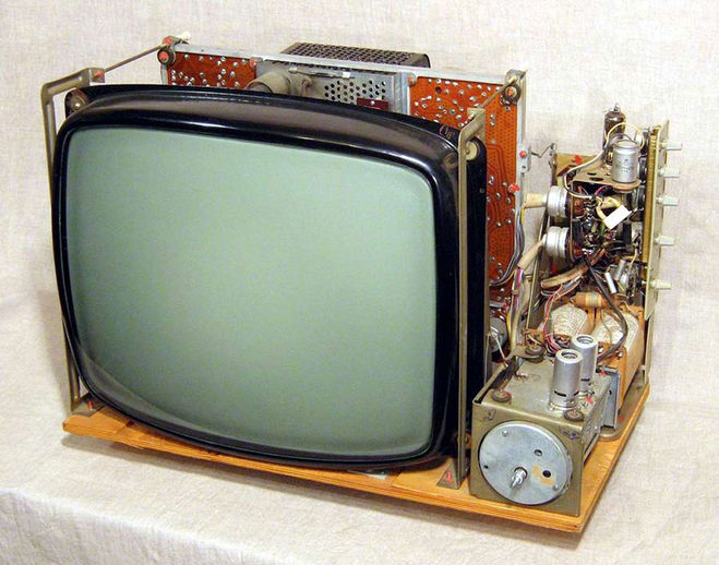 Стол из старого телевизора своими руками