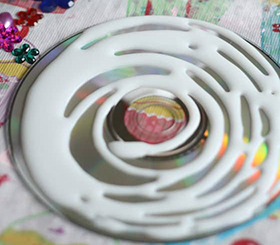 игрушки на елку из CD-диска - узор из пуговиц и камней "мандала"