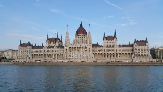 Здание венгерского парламента (Орсагаз