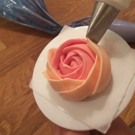 роза из крема для торта