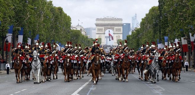 Парад Париж День взятия Бастилии