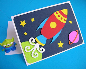 открытка с ребенком на день Космонавтики