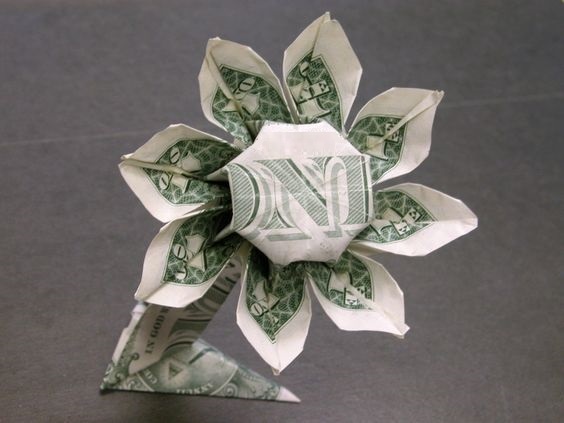 цветок из долларов