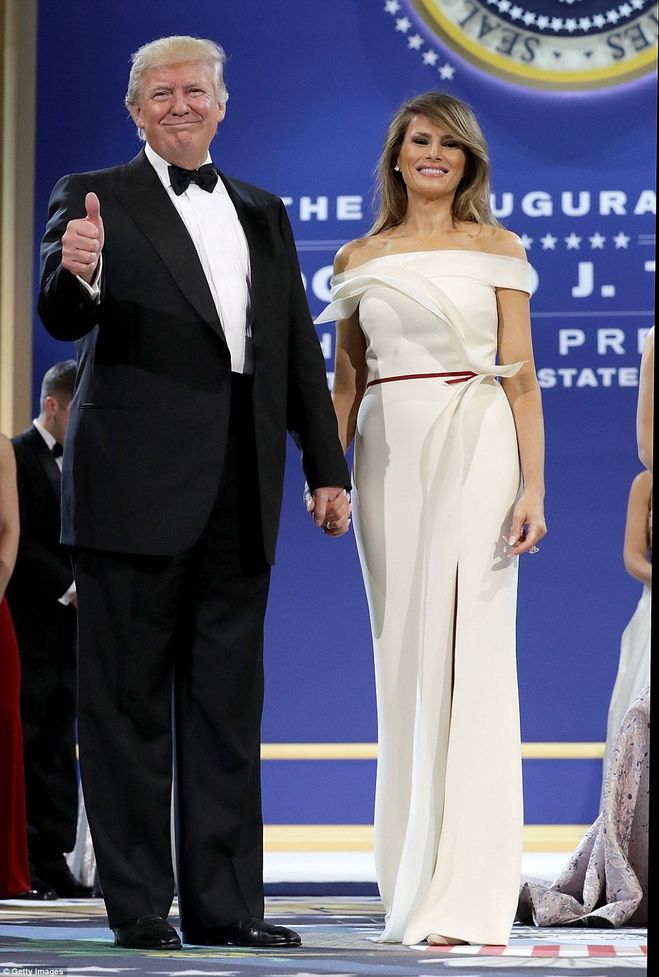 Меланья Трамп в очень красивом платье на инаугурации