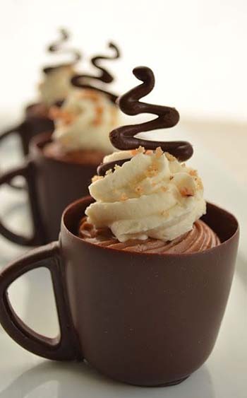 десерт в в шоколадной чашечке