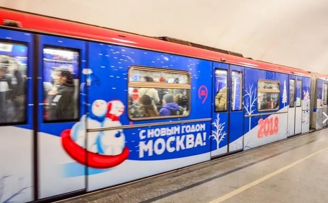 метро москва новогодний поезд