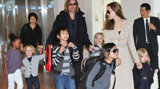 Анджелина Джоли Angelina Jolie и Брэд Питт Brad Pitt усыновили седьмого ребенка?