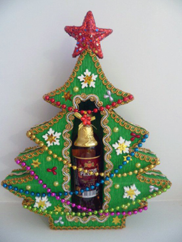 букетную композицию с елкой и алкоголем на Новый год