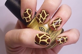 жирафий рисунок на ногтях