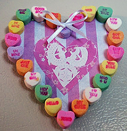 валентинка для магнитика на холодильник из сладостей, конфет