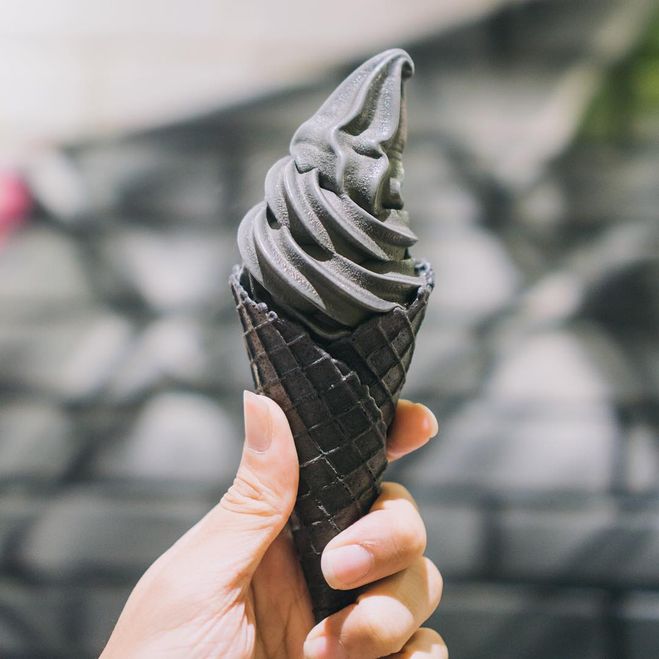 чёрное мороженое в чёрном рожке состав