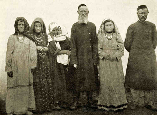 текст при наведении - Семья мещеряков. Фото Круковского, 1897.