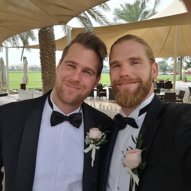 Йонас со своим братом (на своей свадьбе)