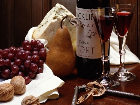 сухое красное вино с сыром и фруктами