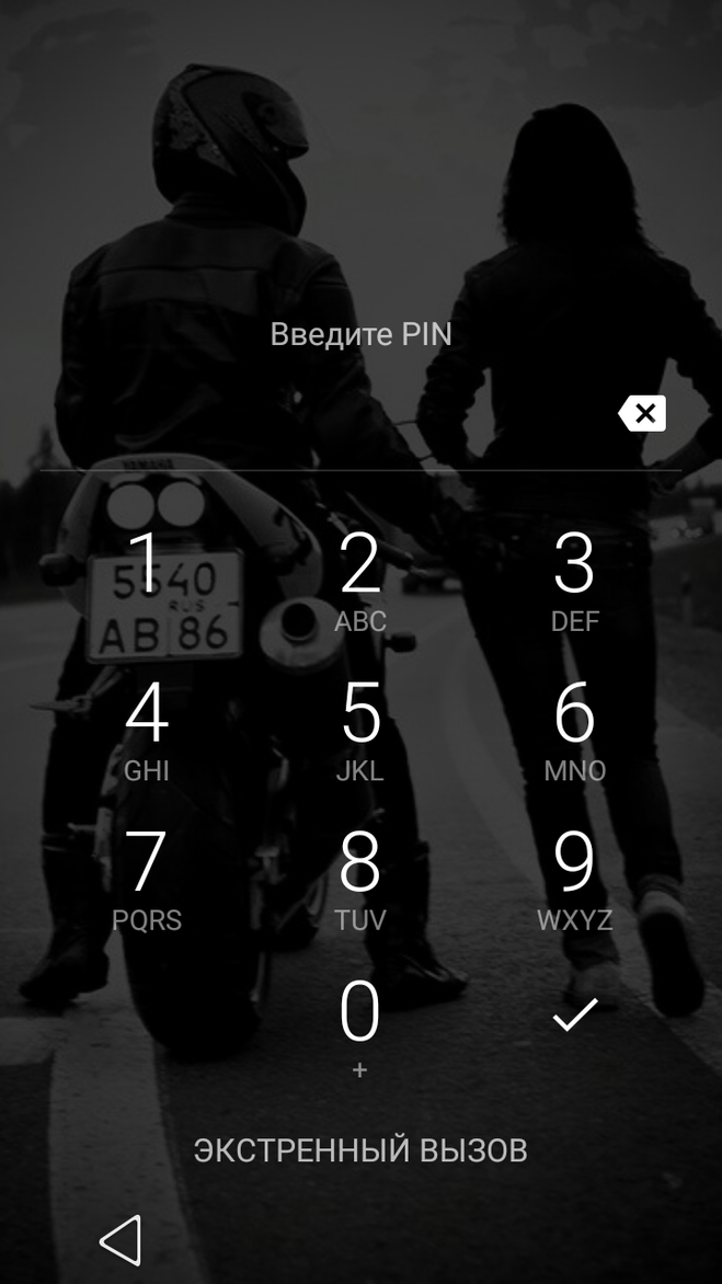 Скриншот заблокированного смартфона с разбитым экраном