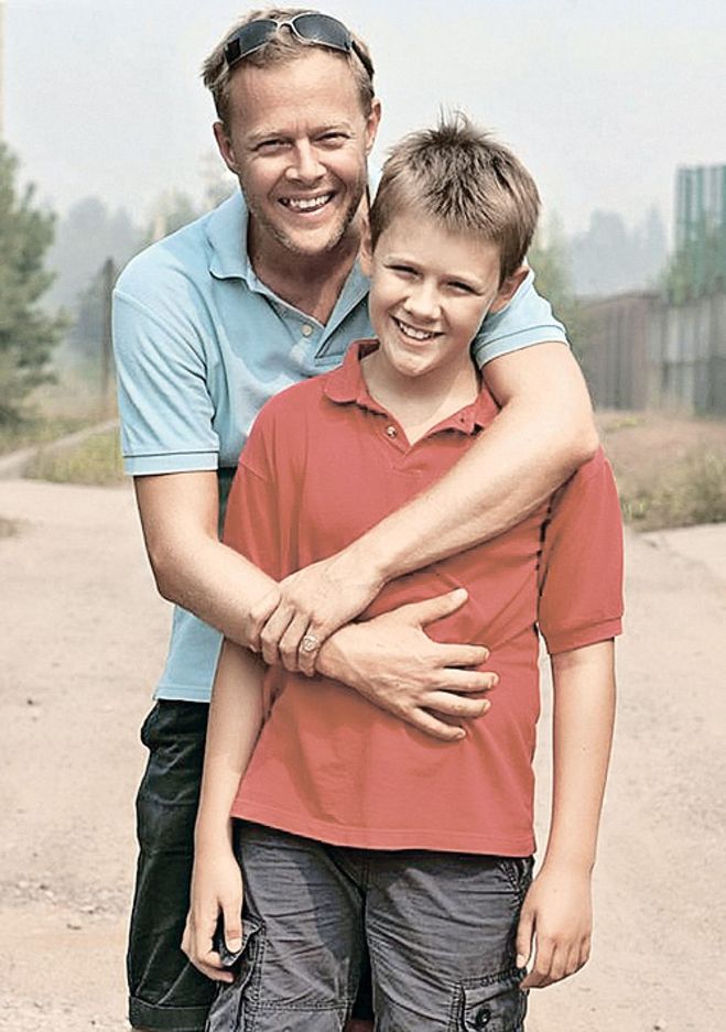 На фото Джон с сыном Алексом, которому на тот момент 15 лет