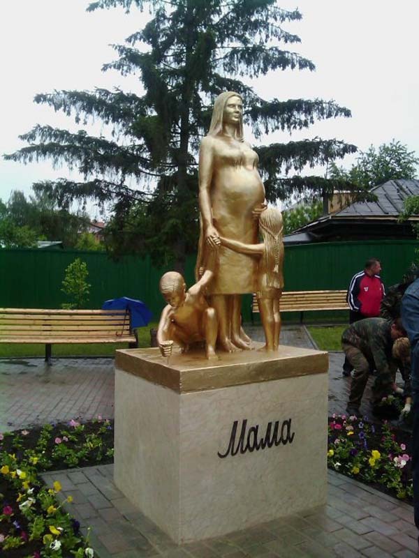 Памятник "Маме" г. Тюмень