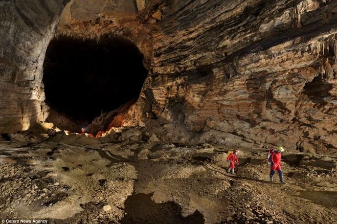 Огромный вход в огромную пещеру