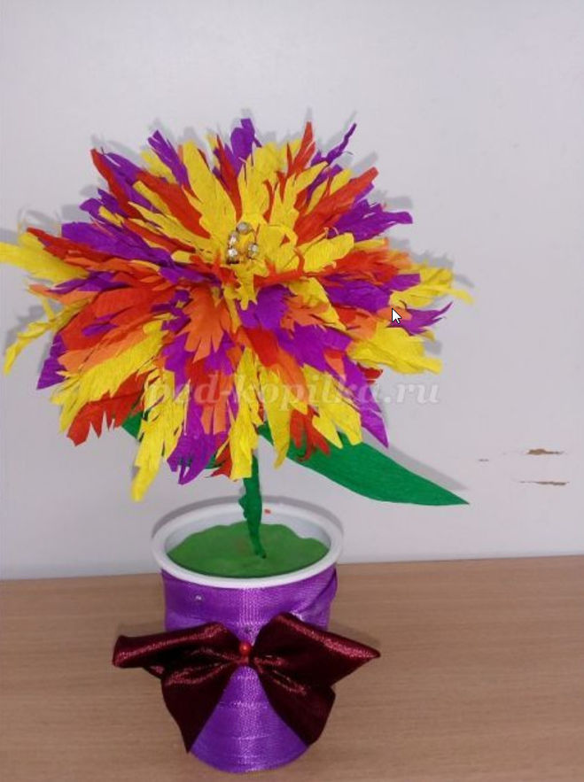 Как сделать цветок из гофрированной бумаги своими руками подарок на 8 марта МК детям 6-7 лет