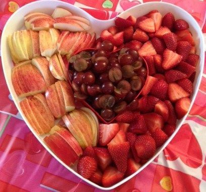 как сделать валентинку из овощей. фруктов и ягод