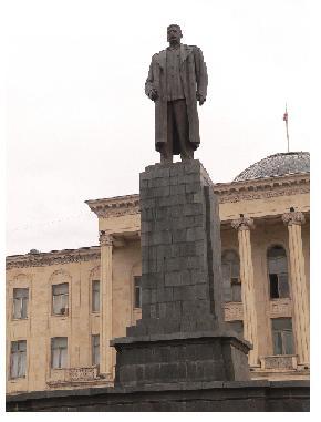 памятник сталину