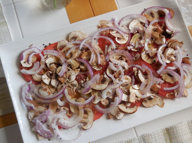 салат со свежими грибами