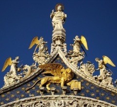 статуя святого марка в италии