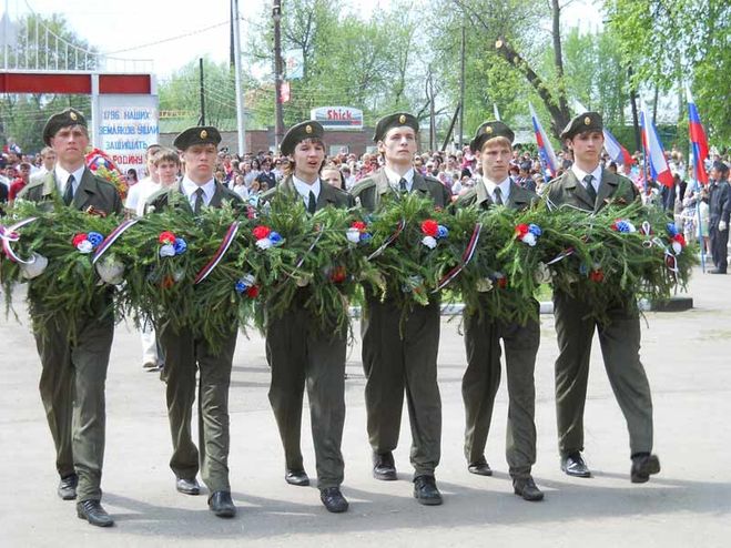 Еловый венок на 9 мая