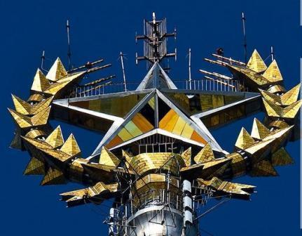 что венчает шпиль главного здания МГУ на Воробьевых горах - ответ звезда