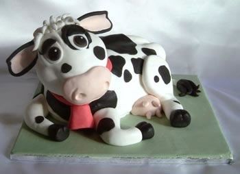 торт-корова 2D из мастики