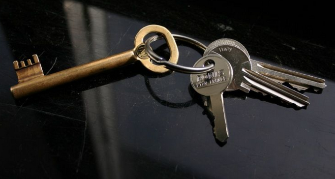 ключи на столе