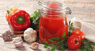 помидоры в своем соку с болгарским перцем и хреном