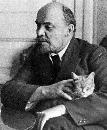 Ленин с кошкой